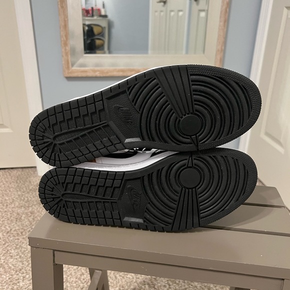 Air Jordan 1 Low Gold Toe - Picture 10 of 10